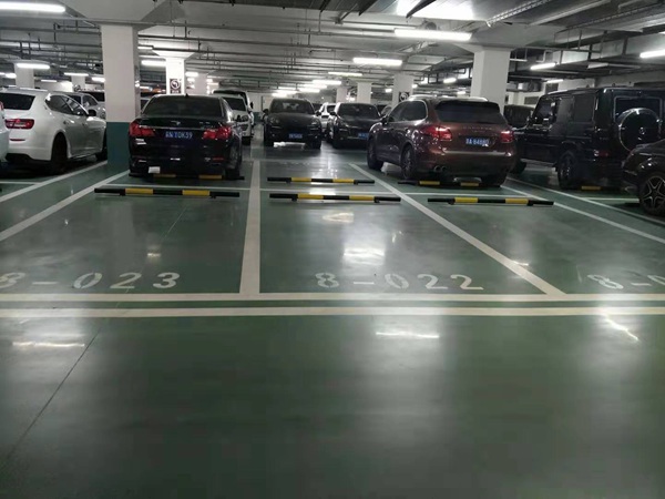 優(yōu)瓷工業(yè)級磨石造就完美停車(chē)場(chǎng)